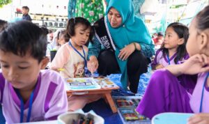 100 Anak - Anak Kebon Kelapa Antusias Ikut Lomba Mewarnai Budaya Betawi